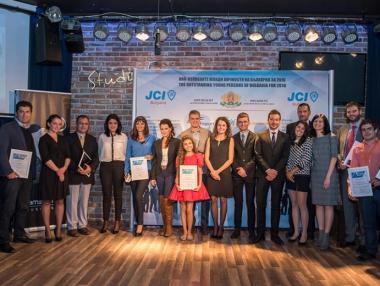 Последни дни за номиниране на най-изявените млади българи