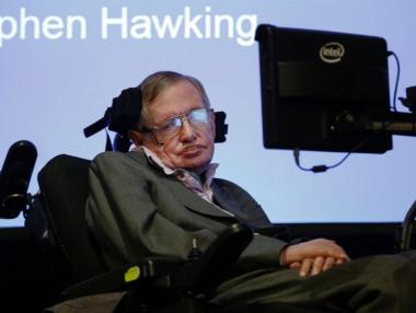 Стивън Хокинг: Глобално правителство ще опази света от унищожение