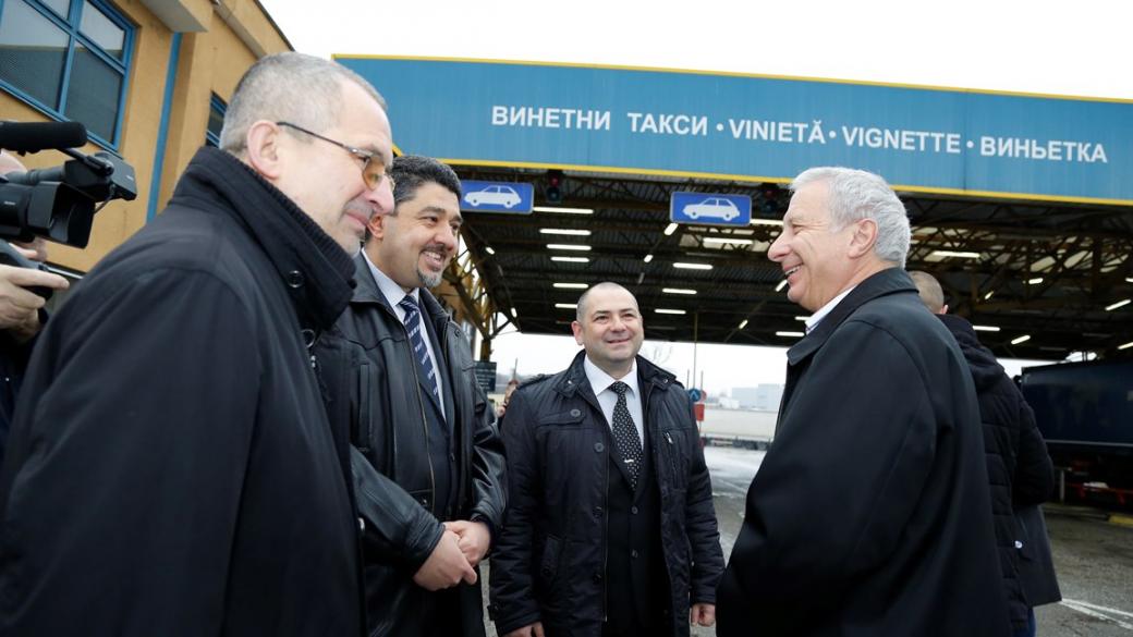 Българското и румънското правителство се срещат на кораб по Дунав