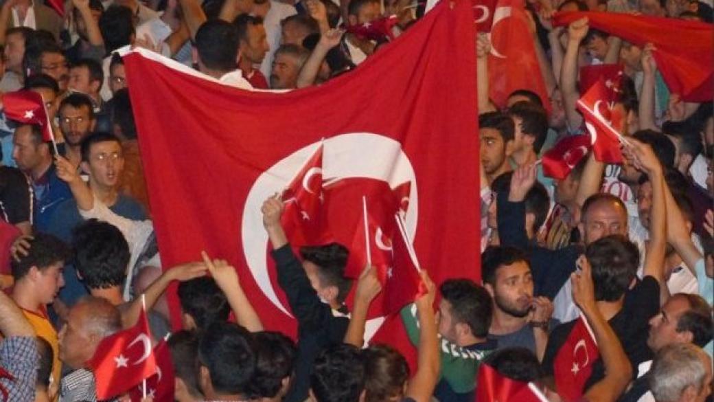Турция заплаши Холандия със „силен отговор и отмъщение“