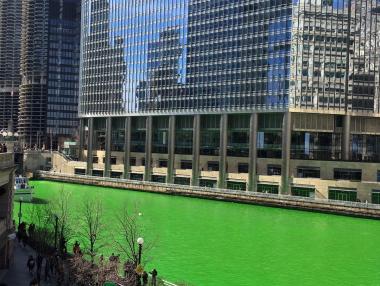 Чикаго боядиса реката си в зелено