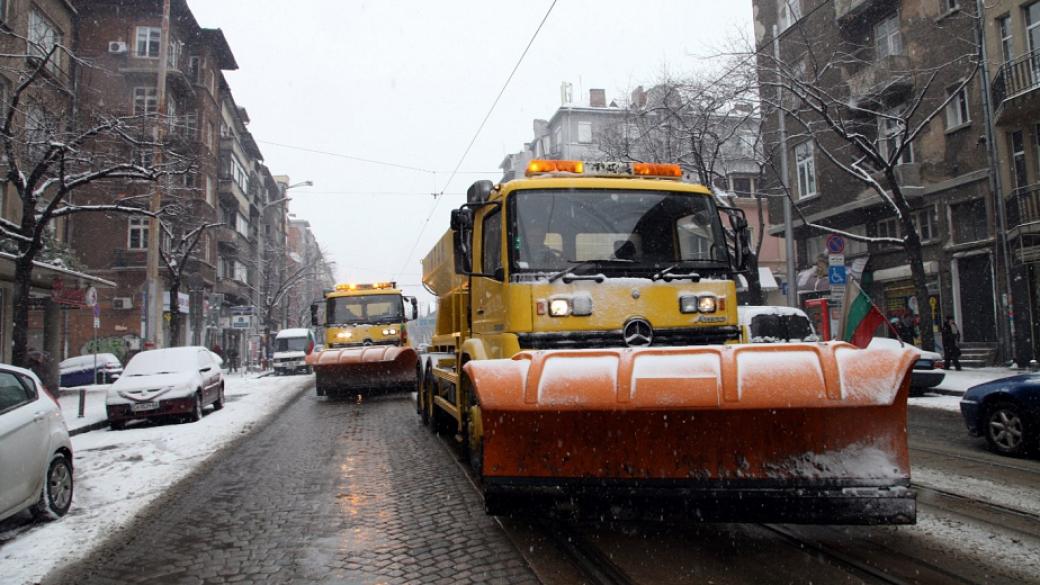 90 снегорина са почиствали пътищата в София