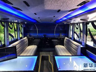 Хонконг пусна първия туристически автобус-ресторант