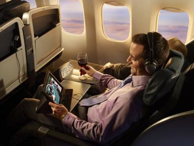 САЩ забраняват лаптопи и таблети на пътническите самолети от 8 страни