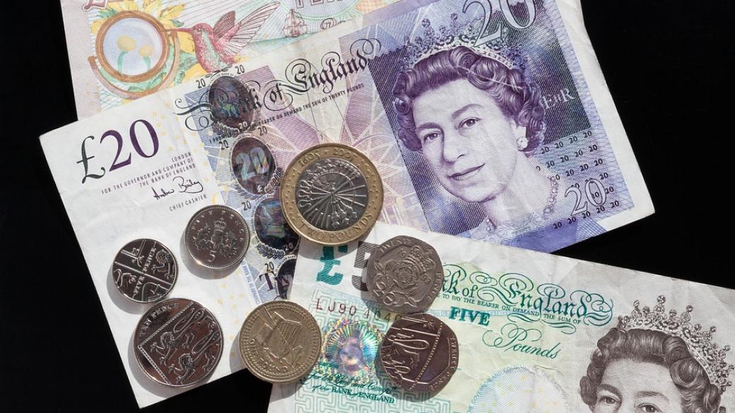 Британският паунд се изстреля след силните данни за инфлацията