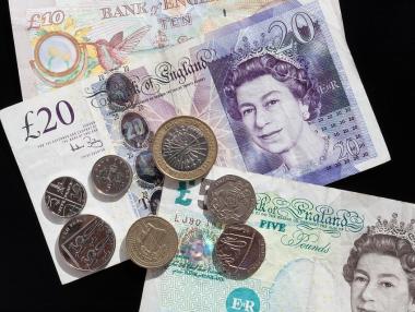 Британският паунд се изстреля след силните данни за инфлацията