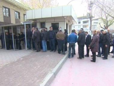 В Турция се извиха огромни опашки пред урните