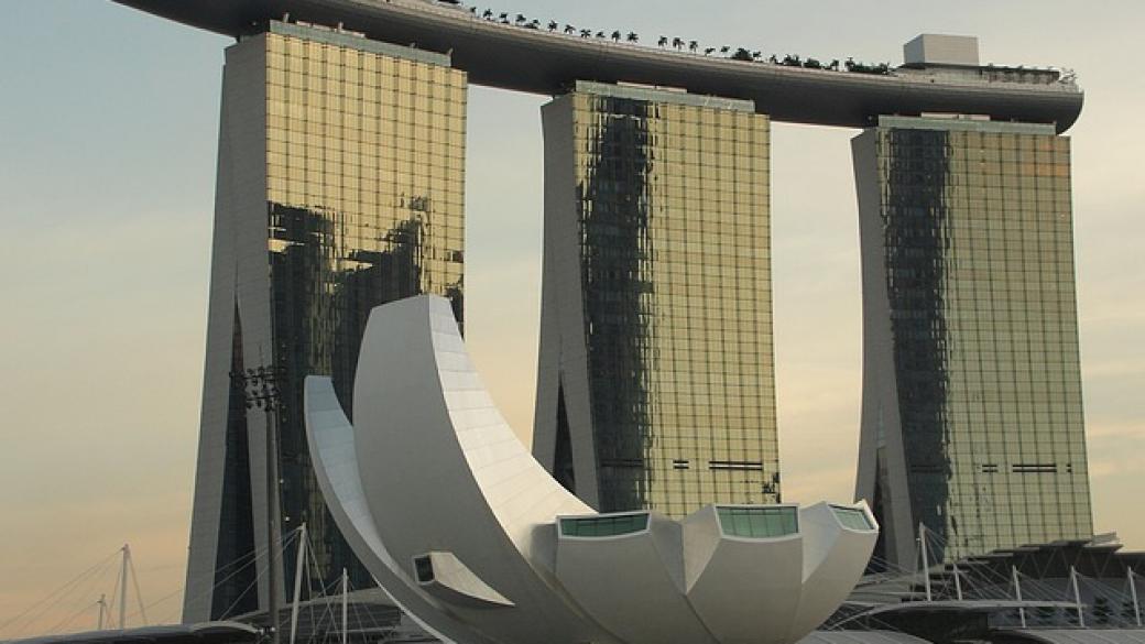 Надникнете в луксозния хотел Marina Bay Sands