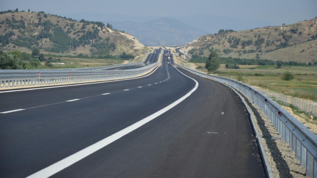 Желаещите да ремонтират магистралите „Люлин“ и „Струма” са четирима