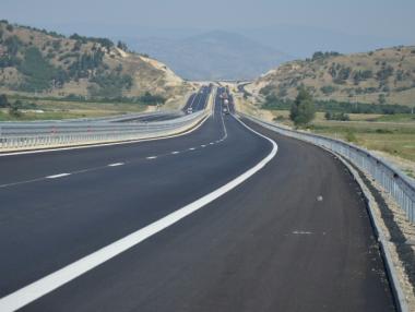 Желаещите да ремонтират магистралите „Люлин“ и „Струма” са четирима