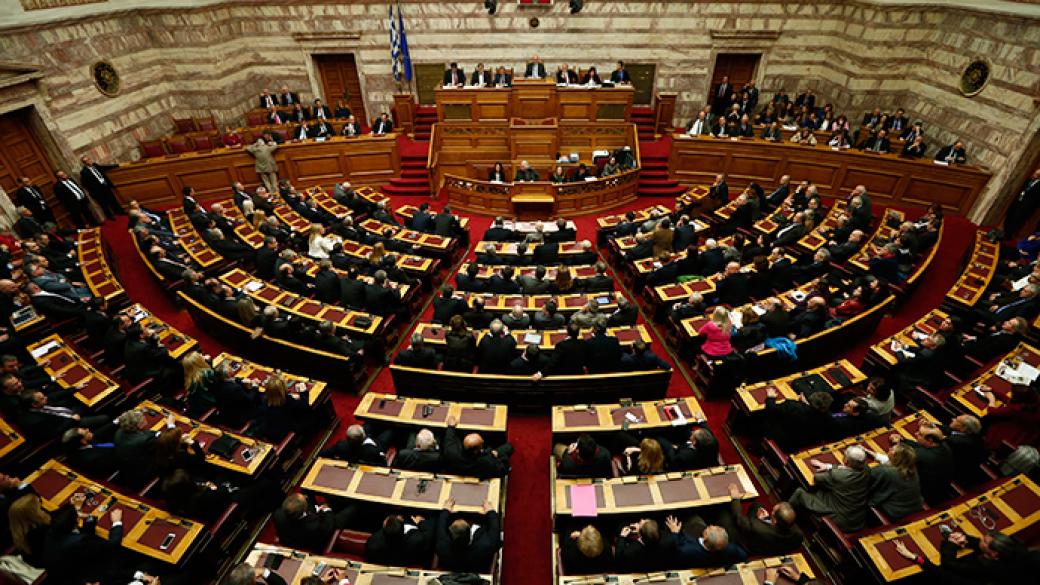 Членове на СИРИЗА искат орязване на заплатите на гръцките депутати