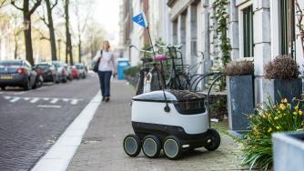 Dominos`s ще разнася пици в Европа с безпилотни колички