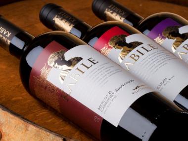 КАБИЛЕ на Вила Ямбол жъне успехи на международната винена сцена