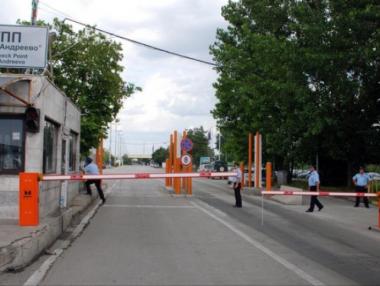 Колони от тирове по границата с Турция (обновена)