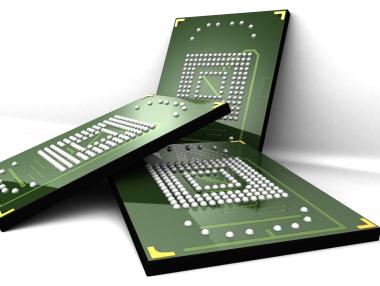 Технологичните гиганти влизат в битка за бизнеса с памети на Toshiba