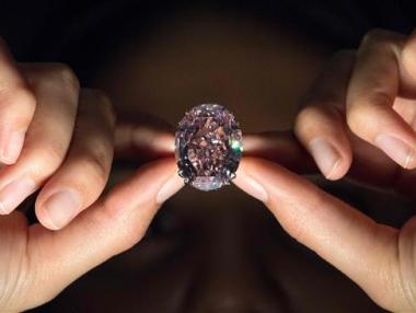 Sotheby's продаде най-скъпия диамант в света
