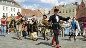 През април Стокхолм се потапя в Средновековието