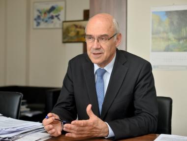 КЕВР отложи решението за цената на парното и топлата вода