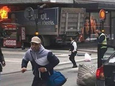 Камион се вряза в пешеходци в Стокхолм (обновена)