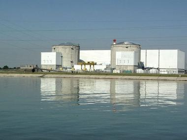 Франция затваря най-старата си ядрена мощност