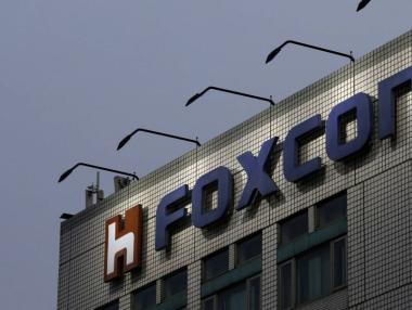 Foxconn дава $27 млрд. за бизнеса с чипове на Toshiba