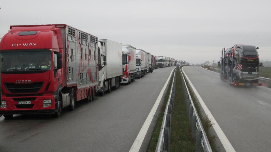 Опашката от камиони на „Капитан Андреево“ е около 8 км
