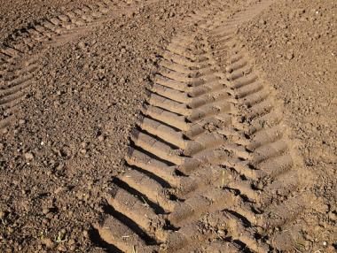 Въвеждат винетка за трактори и земеделска техника