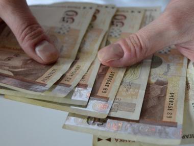 Постижими ли са плановете за повишаване на пенсии и заплати?