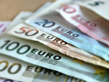 Несигурността около изборите във Франция засегна еврото