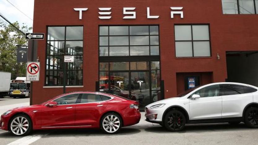 Tesla изтегля за ремонт 53 хил. електрически коли
