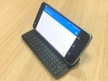 Moto Z показа прототип на устройство с физическа клавиатура