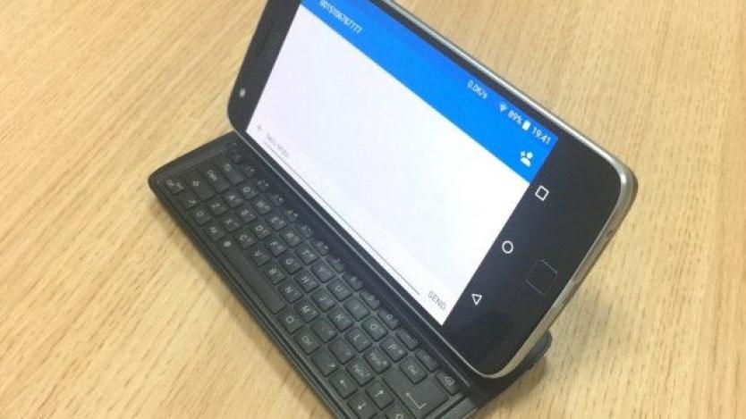 Moto Z показа прототип на устройство с физическа клавиатура