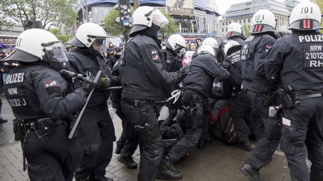 Протестиращи срещу крайната десница в Германия предизвикаха безредици