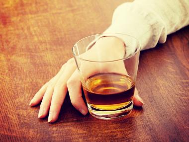 Алкохолът вреди повече на жените, отколкото на мъжете