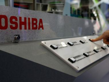 Toshiba продължава да разпродава бизнеса си
