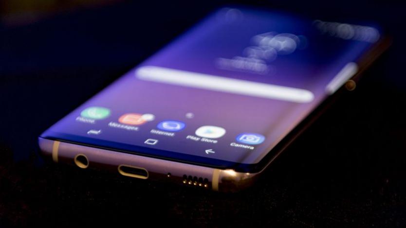 На Samsung му се налага да ремонтира Galaxy S8