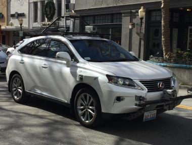 Apple наема кадри на NASA за тестовете на безпилотни автомобили