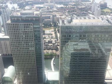 JP Morgan мести стотици служители от Лондон