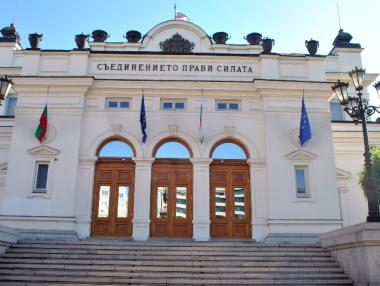 Парламентът ще гласува днес състава на новото правителство