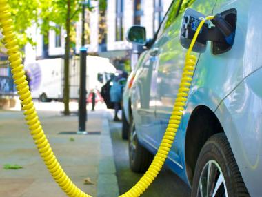 Търсенето на автомобили на алтернативно гориво скача рязко