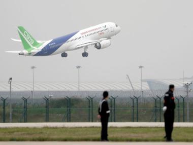 Първият китайски пътнически самолет направи първи полет