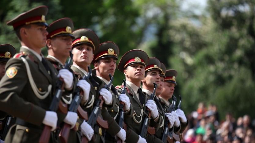 Каракачанов иска да въведе военно обучение в гимназиите от 2018 г.
