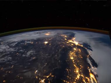 Nikon отбелязва 100-годишнината си с time lapse видео от Космоса