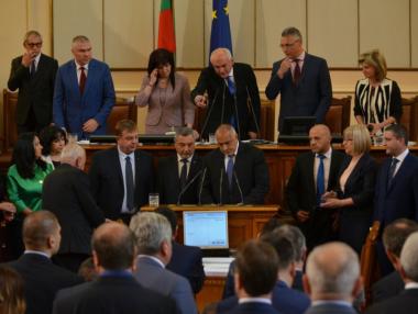 Правителството сменя шефа на НАП и трима областни управители