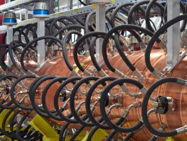 ЦЕРН пусна новия ускорител на частици Linac 4