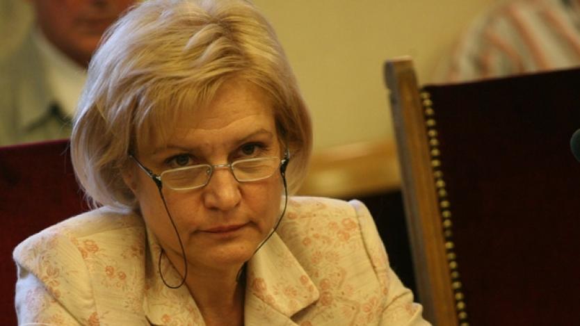 Менда Стоянова остава председател на бюджетната комисия