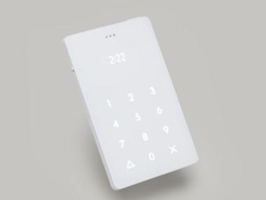 Телефон с размер на кредитна карта вече е в продажба