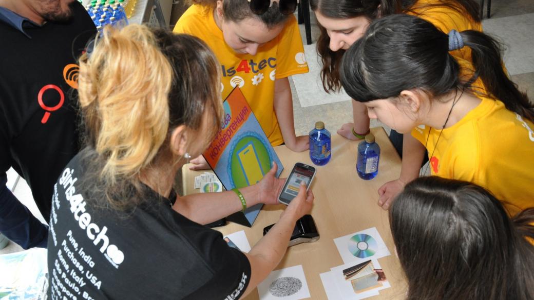 Mastercard насърчава момичета за кариера в технологиите