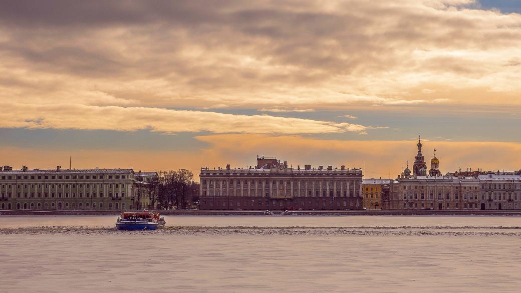 Зад блясъка и величието на Санкт Петербург