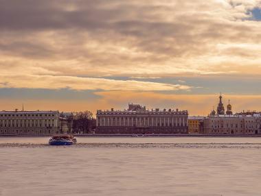 Зад блясъка и величието на Санкт Петербург